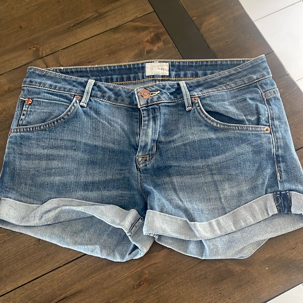 Pre-loved Hudson Denim Hampton Cuffed Short Size 28